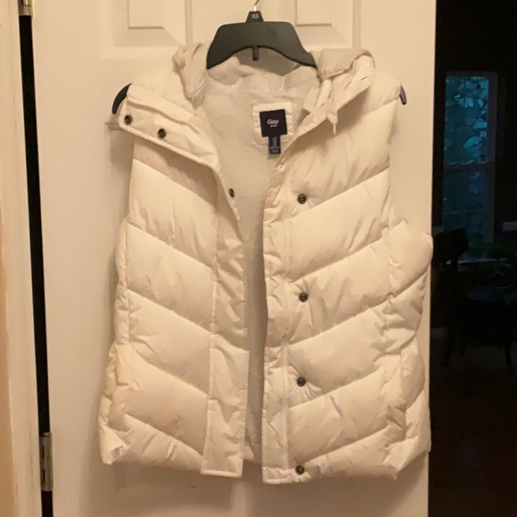 GAP Jackets & Blazers - Gap hooded puffer vest